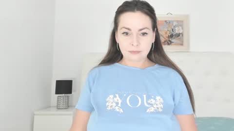 Elvira online show from September 18, 2025, 4:25 am