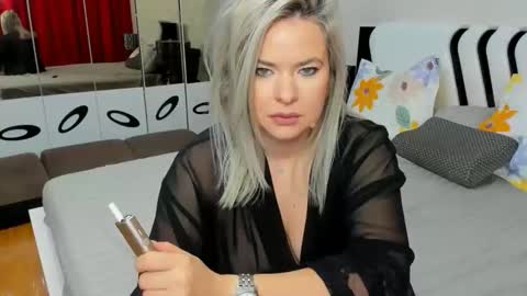 xxxhotblonde4u online show from January 6, 2026, 5:55 am