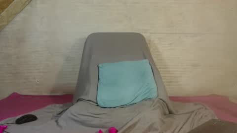 Snapshot of xxxlola_ chatting on June 20, 2026, 8:17 am Lola online show from June 20, 2026, 8:17 am
