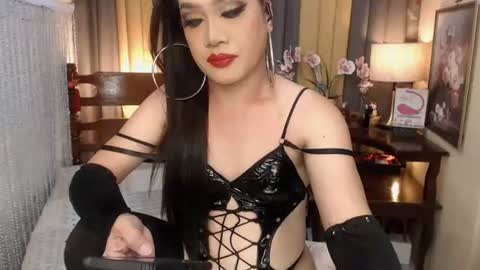 QUEENCY online show from June 11, 2026, 2:15 pm
