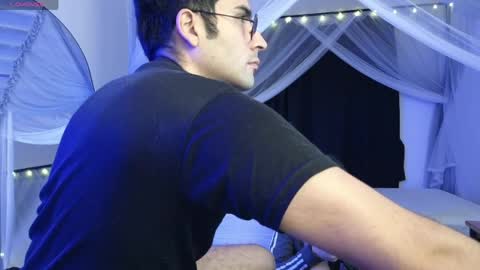 Snapshot of xxxvandersexxx chatting on April 21, 2026, 7:47 am July and Fer online show from April 21, 2026, 7:47 am
