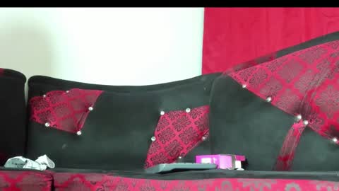 yair independent model online show from January 18, 2026, 12:42 pm