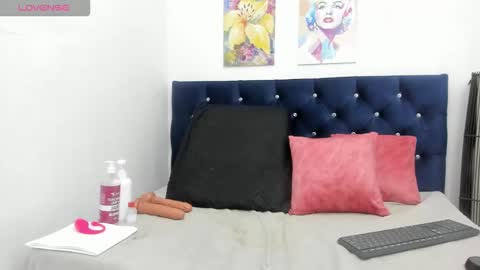 Snapshot of yaiza_sexylovee chatting on October 29, 2025, 12:24 am yaiza_sexylovee online show from October 29, 2025, 12:24 am