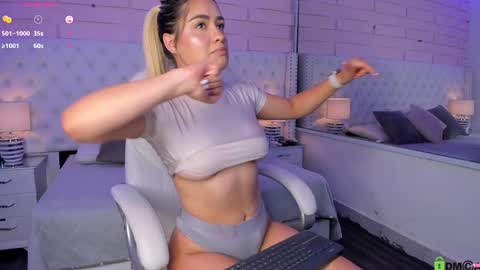 Snapshot of yaky_ chatting on December 23, 2024, 9:29 pm Yakeline online show from December 23, 2024, 9:29 pm