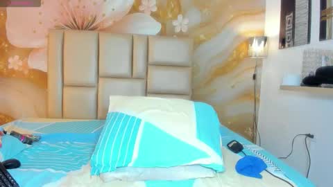 Snapshot of yamirawalker chatting on December 18, 2025, 9:10 pm Naomi online show from December 18, 2025, 9:10 pm