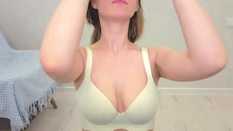 Snapshot of yana_squrel_22 chatting on April 4, 2026, 11:35 pm Yana online show from April 4, 2026, 11:35 pm