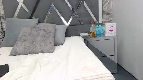 yanetrose online show from November 15, 2025, 3:37 am