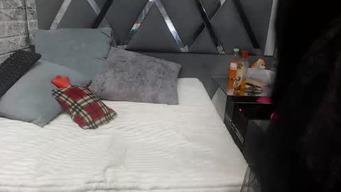 yanetrose online show from December 15, 2025, 3:22 am