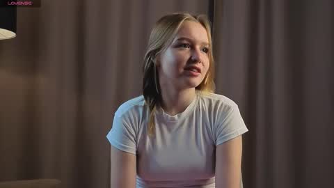 Kate online show from September 25, 2025, 1:04 pm