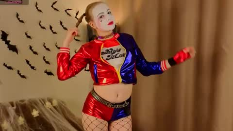 Kate online show from November 1, 2025, 2:08 pm