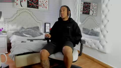 Lil yong online show from October 1, 2025, 6:08 am