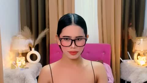 Yanna online show from November 19, 2025, 2:33 am