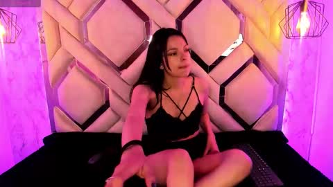 Snapshot of yanna_pink chatting on October 27, 2025, 7:18 pm yanna_pink online show from October 27, 2025, 7:18 pm
