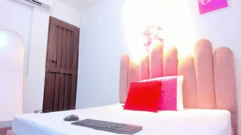 yara10_ online show from May 19, 2026, 12:33 pm