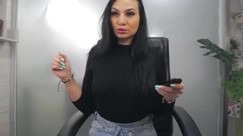 Snapshot of yaraxcox chatting on April 10, 2026, 3:34 am Yara online show from April 10, 2026, 3:34 am