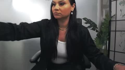 Yara online show from June 17, 2026, 4:04 am