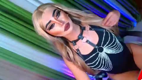 miss yasii online show from September 11, 2025, 3:56 pm