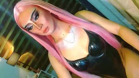 miss yasii online show from June 1, 2026, 1:24 pm