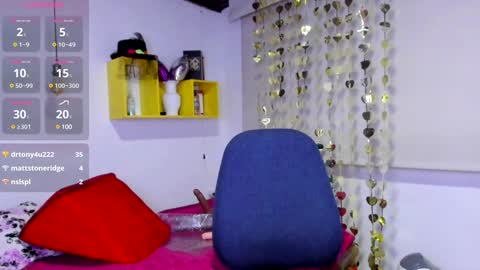Snapshot of yasmin_goldenst chatting on January 3, 2025, 10:40 pm Yasemin online show from January 3, 2025, 10:40 pm