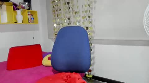 Snapshot of yasmin_goldenst chatting on February 1, 2025, 10:55 pm Yasemin online show from February 1, 2025, 10:55 pm