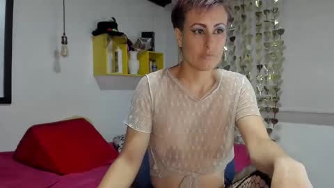 Snapshot of yasmin_goldenst chatting on February 6, 2025, 1:38 am Yasemin online show from February 6, 2025, 1:38 am