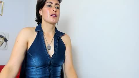 Snapshot of yasmin_goldenst chatting on October 7, 2025, 8:17 pm Yasemin online show from October 7, 2025, 8:17 pm