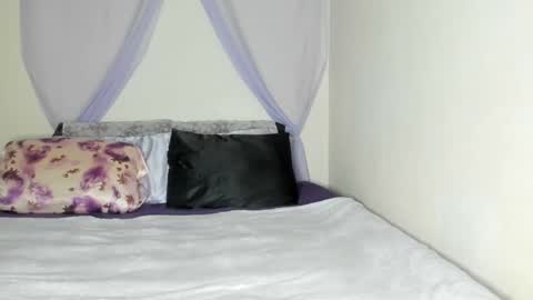 Yasmina online show from September 24, 2025, 4:54 pm