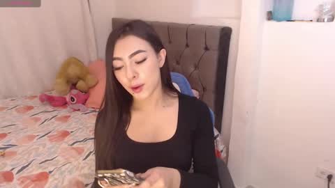 Yasmin online show from March 8, 2025, 3:35 pm