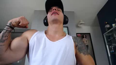 Snapshot of yatho_ chatting on October 30, 2025, 6:30 pm yahto online show from October 30, 2025, 6:30 pm