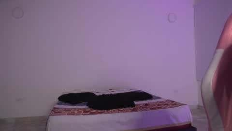 yayoi_cresp18 online show from February 5, 2025, 6:04 pm