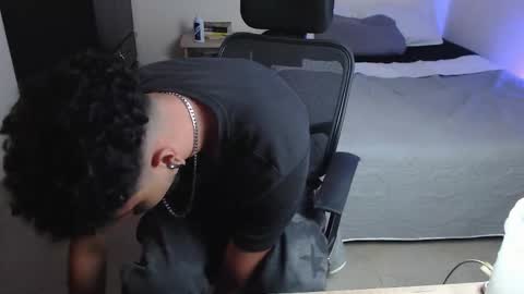 Snapshot of yeff_stone chatting on October 14, 2025, 11:49 pm yeff online show from October 14, 2025, 11:49 pm