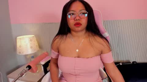 yeika_foxy online show from November 18, 2025, 11:14 am