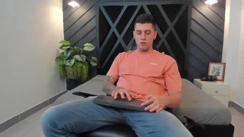 YEIKO ROMERO online show from December 19, 2024, 11:25 pm