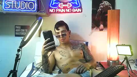 yeisoncastellanos1999 online show from October 11, 2025, 2:26 pm