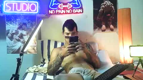 yeisoncastellanos1999 online show from October 17, 2025, 7:16 pm