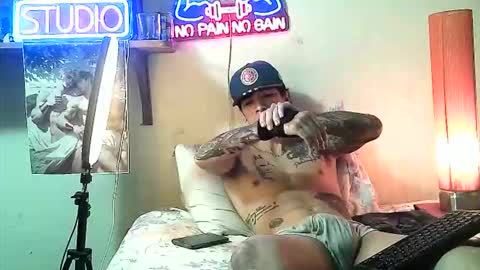 yeisoncastellanos1999 online show from February 18, 2026, 8:05 pm