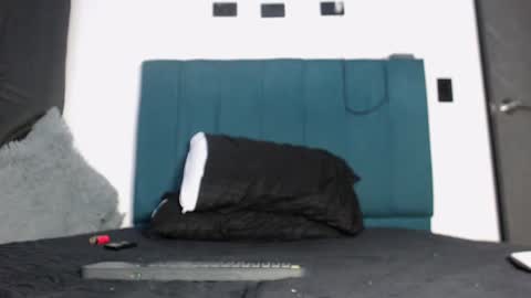 yeisongomezz online show from October 1, 2025, 4:51 am