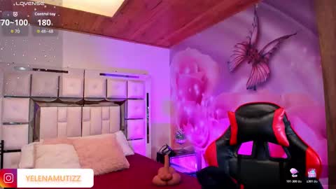 yelena  online show from November 20, 2025, 1:44 pm