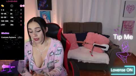 Snapshot of yeliana_sexy chatting on September 19, 2025, 7:43 am Valery  online show from September 19, 2025, 7:43 am