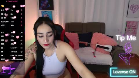 Snapshot of yeliana_sexy chatting on September 21, 2025, 3:41 am Valery  online show from September 21, 2025, 3:41 am