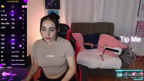 Snapshot of yeliana_sexy chatting on September 25, 2025, 10:30 am Valery  online show from September 25, 2025, 10:30 am