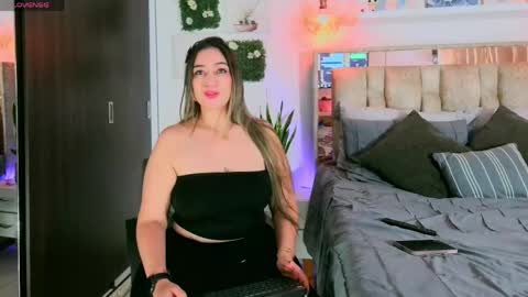 yellow_lily online show from May 10, 2026, 4:45 pm