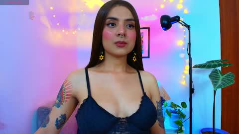 yeriawaddell  online show from February 21, 2025, 11:32 pm
