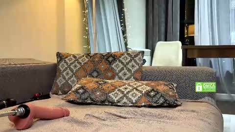 Snapshot of yes_mommy_zlata chatting on June 10, 2026, 8:19 pm Zlata online show from June 10, 2026, 8:19 pm