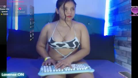 yesamin_stone18 online show from June 6, 2026, 12:10 pm