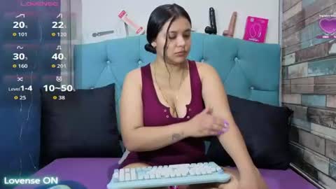 yesamin_stone18 online show from July 16, 2026, 12:11 pm