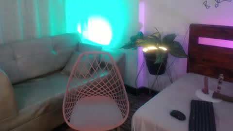 Yeseniaa25  online show from October 2, 2025, 1:07 pm