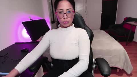 Snapshot of yesie_hot2 chatting on September 25, 2025, 2:48 am yesie_hot2 online show from September 25, 2025, 2:48 am