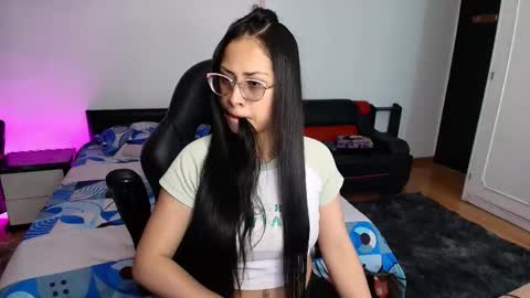 Snapshot of yesie_hot2 chatting on March 31, 2026, 1:40 am yesie_hot2 online show from March 31, 2026, 1:40 am