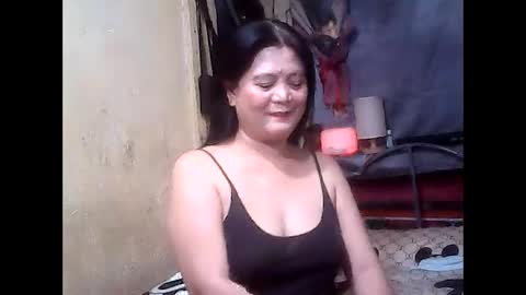 Snapshot of yesimpretty chatting on March 12, 2026, 4:02 pm hi im bea online show from March 12, 2026, 4:02 pm